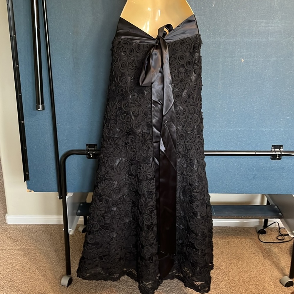 Black tie fully lined rosette maxi skirt size large - Picture 4 of 10